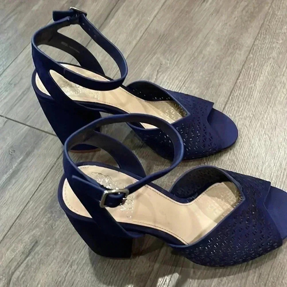 NWOT Vince Camuto Women's Gedda Sandal Size8 lBlock Heel  Ankle Strap Blue Suede - Picture 3 of 7
